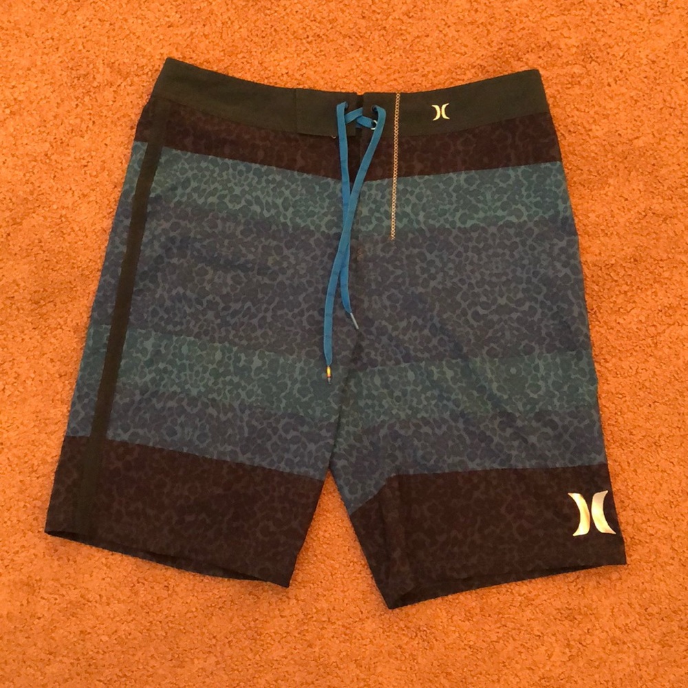 5 ⭐️ Hurley Phantom Board Shorts